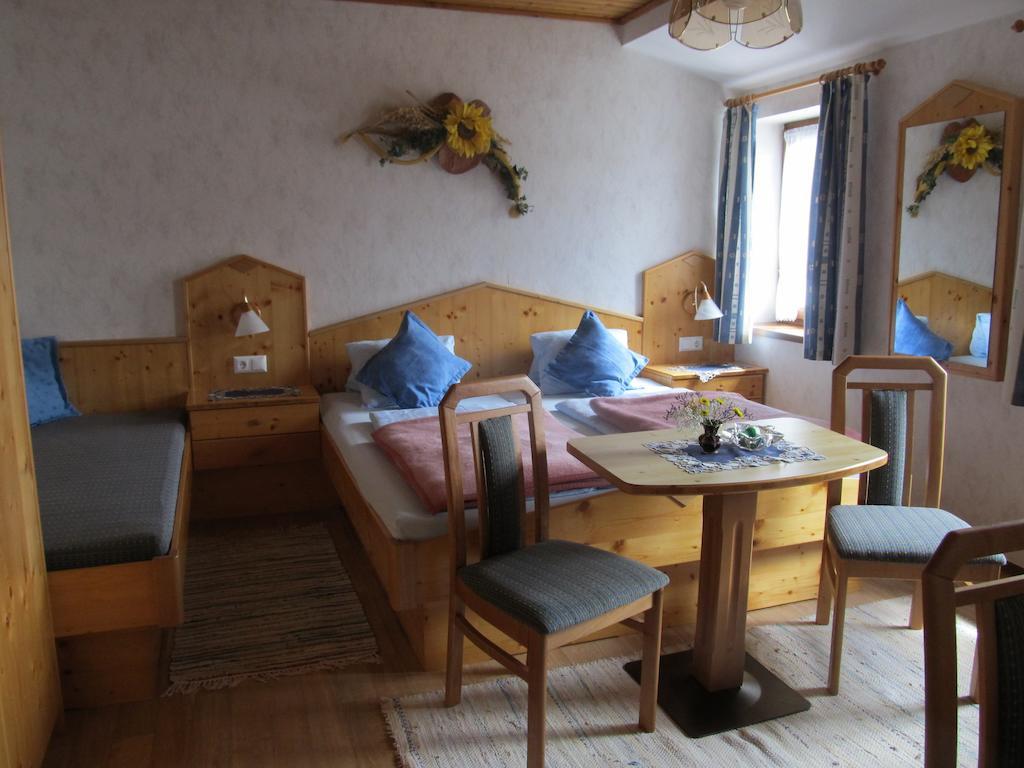 Landhaus Neubauer - Zimmer มิลชตัทท์ ห้อง รูปภาพ